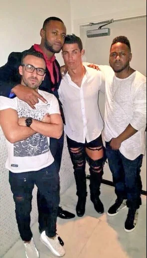 Ronaldo cırıq şalvarda gəzir - FOTO 