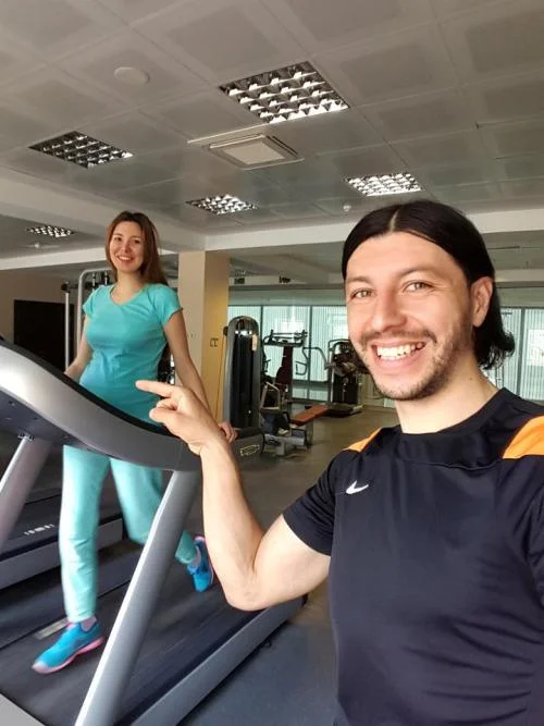 AZAL-ın futbolçusu və xanımı hovuzda - FOTO 