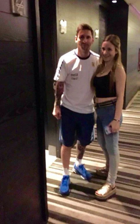 Messiylə görüşmək üçün baldırını göstərdi - FOTO 
