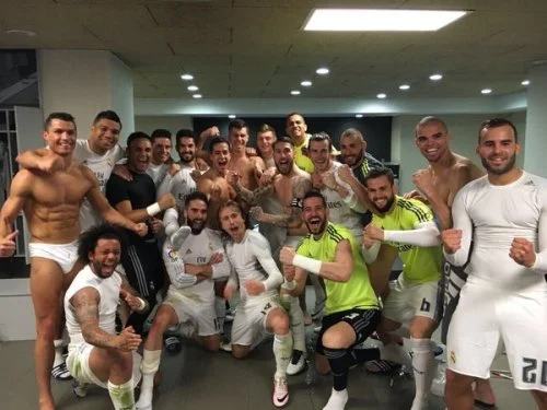 "Ayaks"ın qadın futbolçuları Ronaldonu ələ saldı - FOTO 