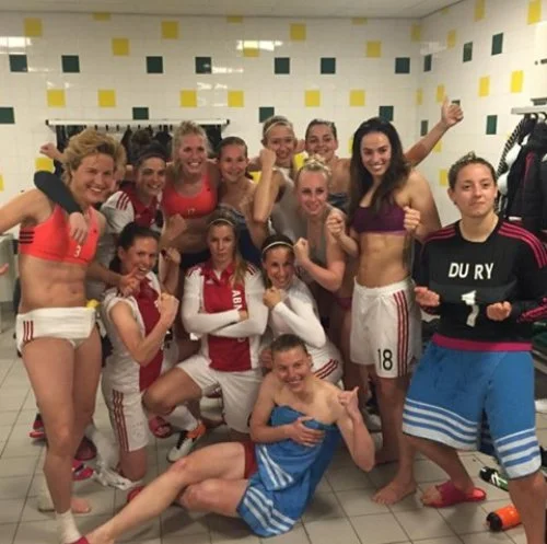 "Ayaks"ın qadın futbolçuları Ronaldonu ələ saldı - FOTO 