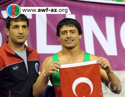 Çunayev qızıl medal və Olimpiadaya vəsiqə qazandı