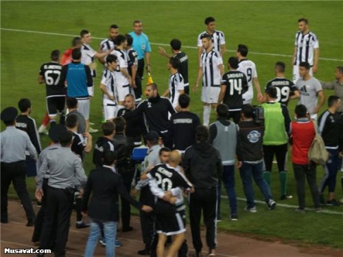 Mərkəzi arenada ara qarışdı - FOTO