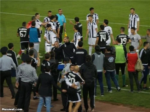 Mərkəzi arenada ara qarışdı - FOTO 