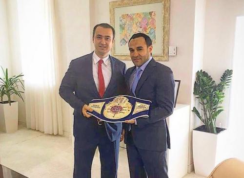 Fariz Məmmədov çempionluq kəmərini Tale Heydərova verdi - FOTO