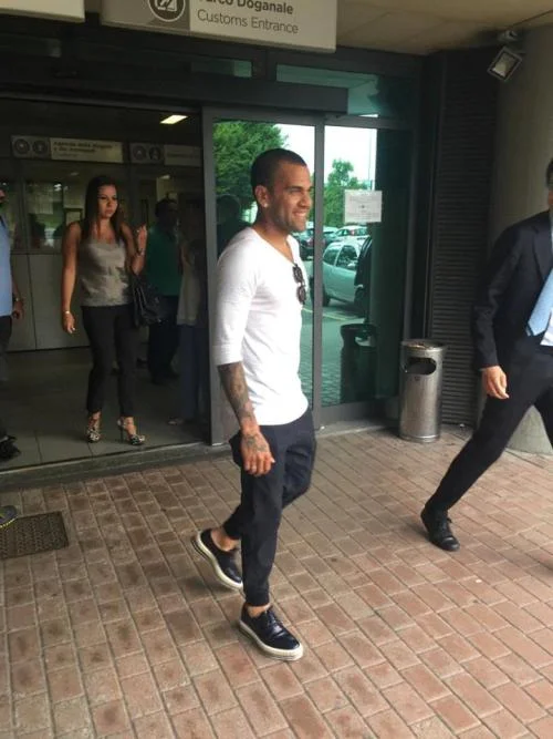 Dani Alvesin yeni klubu rəsmən müəyyənləşdi - FOTO 