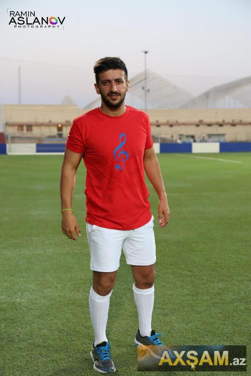 Əməkdar artistin futbol sevgisi - FOTO