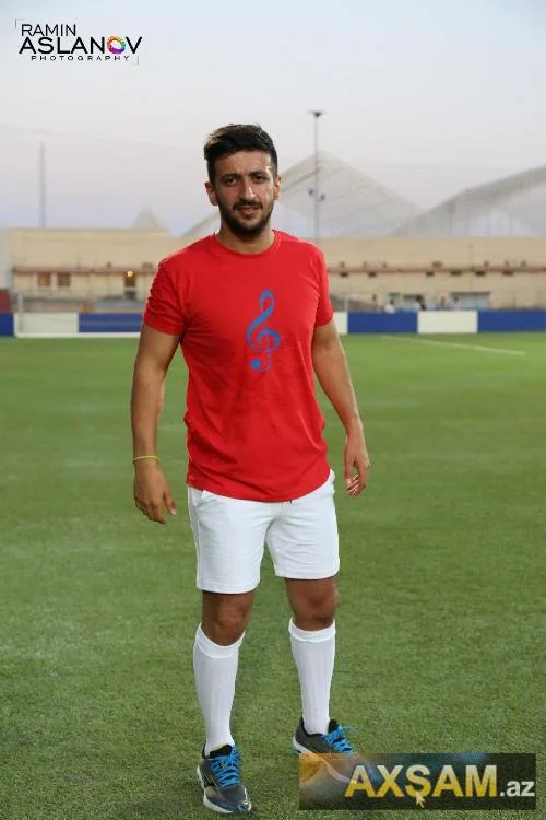 Əməkdar artistin futbol sevgisi - FOTO 