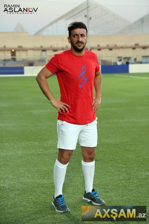Əməkdar artistin futbol sevgisi - FOTO