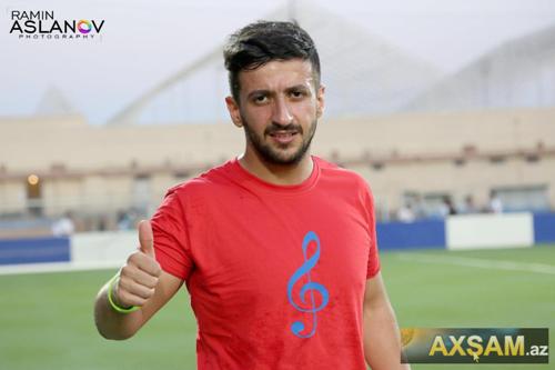 Əməkdar artistin futbol sevgisi - FOTO