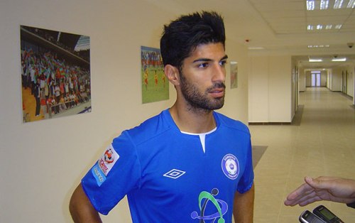 Almaniyalı modeli zorlayan milli futbolçumuz danışdı