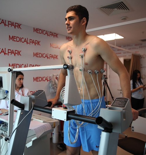 Ramil Şeydayev rəsmən "Trabzonspor"da - maaşı açıqlandı