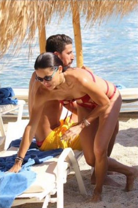 Adriana Lima milli üzvü ilə istirahətdə - FOTOLAR