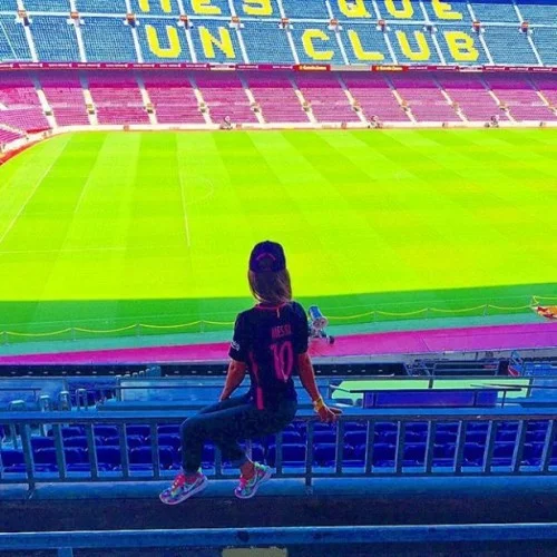Azərbaycanlı müğənni "Barselona"nın stadionunda - FOTO 