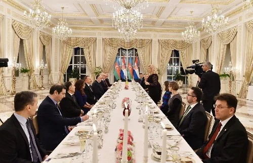 Prosineçki prezidentin ziyafətində - FOTO 