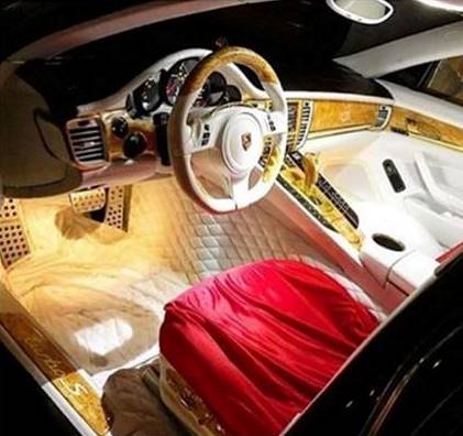 Prezident oğlanları məşqçilərinə “Porsche” hədiyyə etdi - FOTO