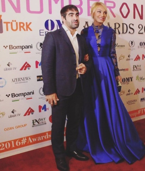 Rafael Ağayevin müğənni ilə səmimi FOTOLARI