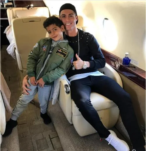 Ronaldo restoranda sevgilisi ilə öpüşdü - FOTO 