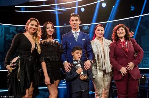 Bu da Ronaldonun yeni sevgilisi - FOTO 
