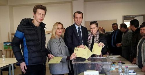 Məşhur futbolçunun xanımı intihar etdi - FOTO