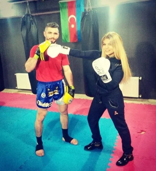 Azərbaycanlı xanım aparıcının dünya çempionu ilə fotosu yayıldı - FOTO 