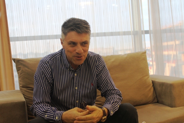Georgi Nikolov: "Xərçəngdən əziyyət çəkirəm, Azərbaycandan isə məni buraxmırlar"