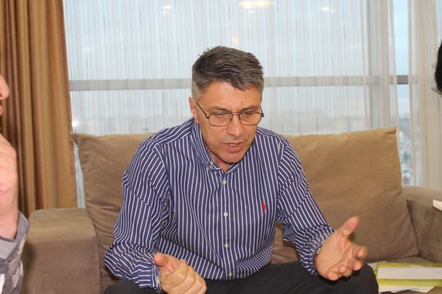 Georgi Nikolov: "Xərçəngdən əziyyət çəkirəm, Azərbaycandan isə məni buraxmırlar"