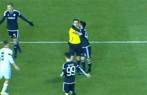 "Qarabağ"ın futbolçusu sevindiyindən hakimi qucaqladı - FOTO