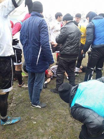 Azərbaycanda oyunda futbolçu huşunu itirdi - FOTO