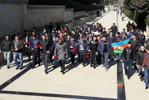 “Qarabağ” Şəhidlər Xiyabanında - FOTO 