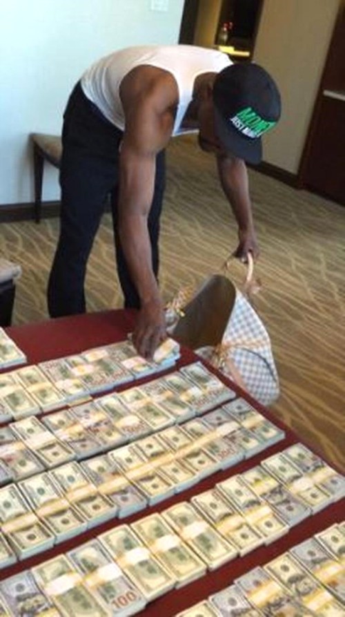 Bir gecədə əyləncəyə 1 milyon dollar xərcləyir - FOTO/VİDEO
