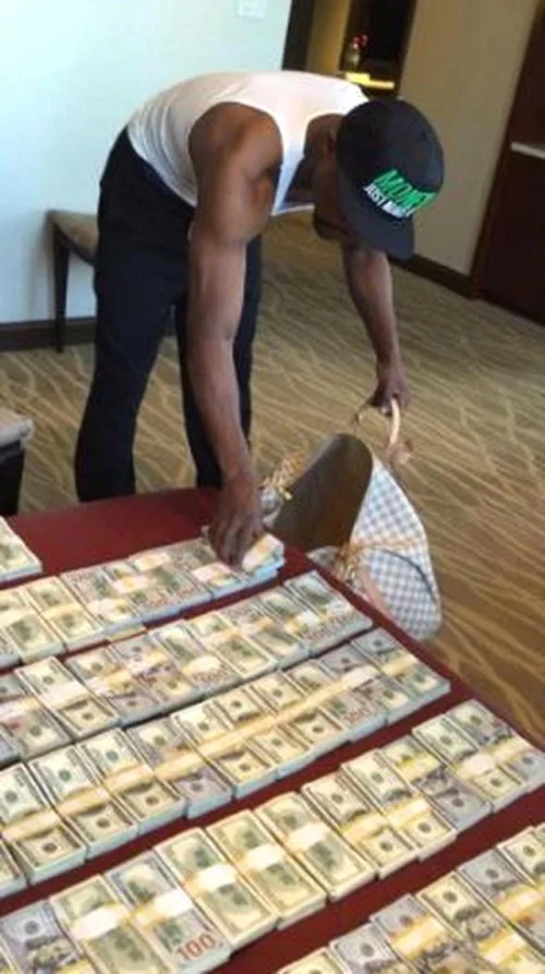 Bir gecədə əyləncəyə 1 milyon dollar xərcləyir - FOTO/VİDEO 