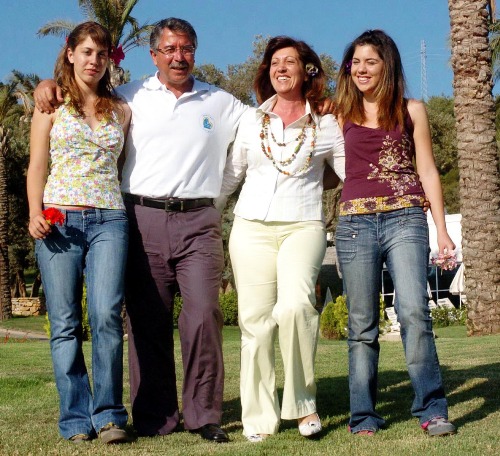 Baş məşqçi özündən 27 yaş kiçik qızla nişanlandı - FOTO