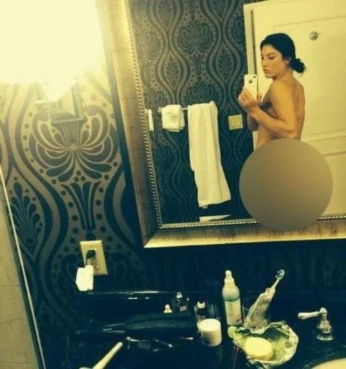 Xanım qapıçının lüt şəkilləri oğurlandı - FOTO 