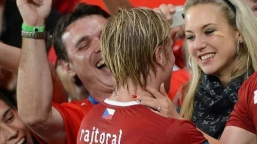 İntihar edən futbolçunun sevgilisi hər kəsi ağlatdı - FOTO 