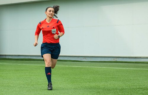 Azərbaycanlı qadın hakim: "Söyüşləri eşitməməyə çalışıram"