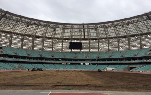 Olimpiya stadionunun ot örtüyü dəyişdirilir - FOTO