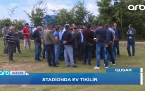 Qusarda stadionun ortasında ev tikirlər - VİDEO 