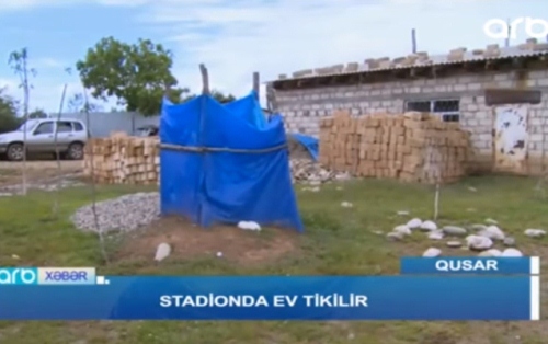 Qusarda stadionun ortasında ev tikirlər - VİDEO