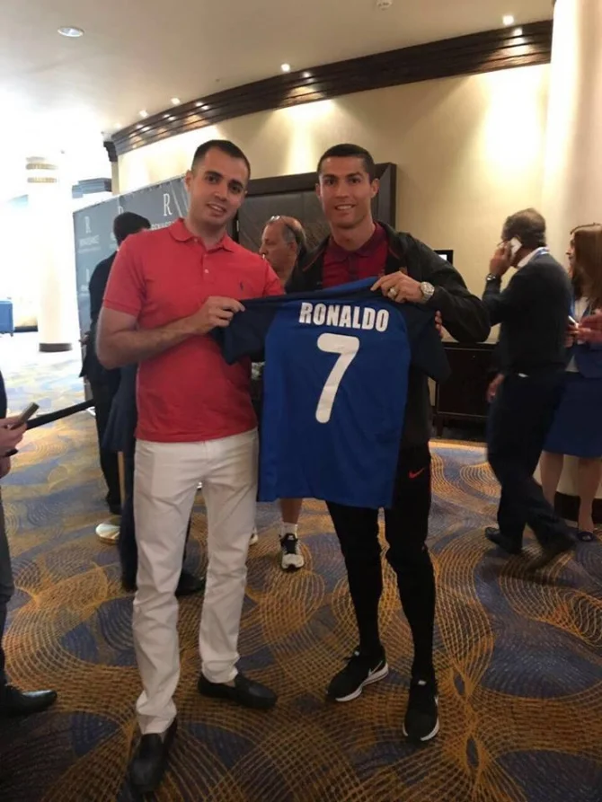 Ronaldoya Azərbaycan yığmasının forması hədiyyə edildi - FOTO 