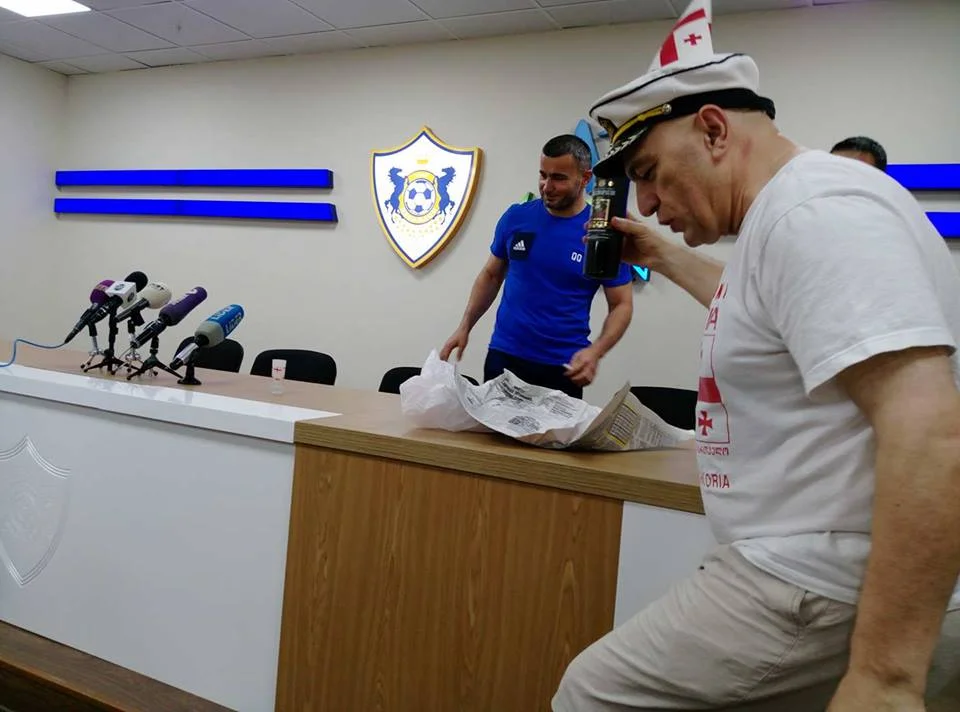 Qurban Qurbanov üçün gürcü şərabı - FOTOLAR 