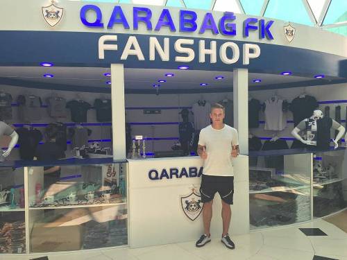 "Qarabağ"ın fanşopunun ilk müştərisi - FOTO