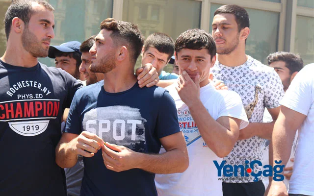 Bakıda çempion idmançılar etiraz aksiyası keçirir (FOTO/VİDEO) 