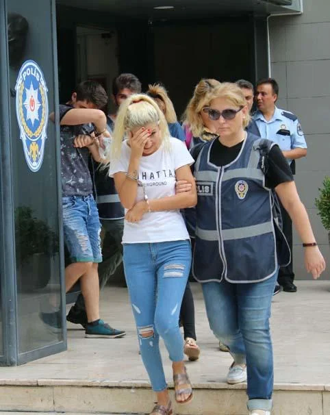 Futbolçu kimi transfer olunan qadınlar fahişə çıxdı - FOTOLAR 