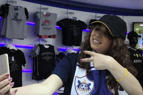 Əzizinəm "Qarabağ"... Bir xanımın azarkeşliyi - FOTOLAR 