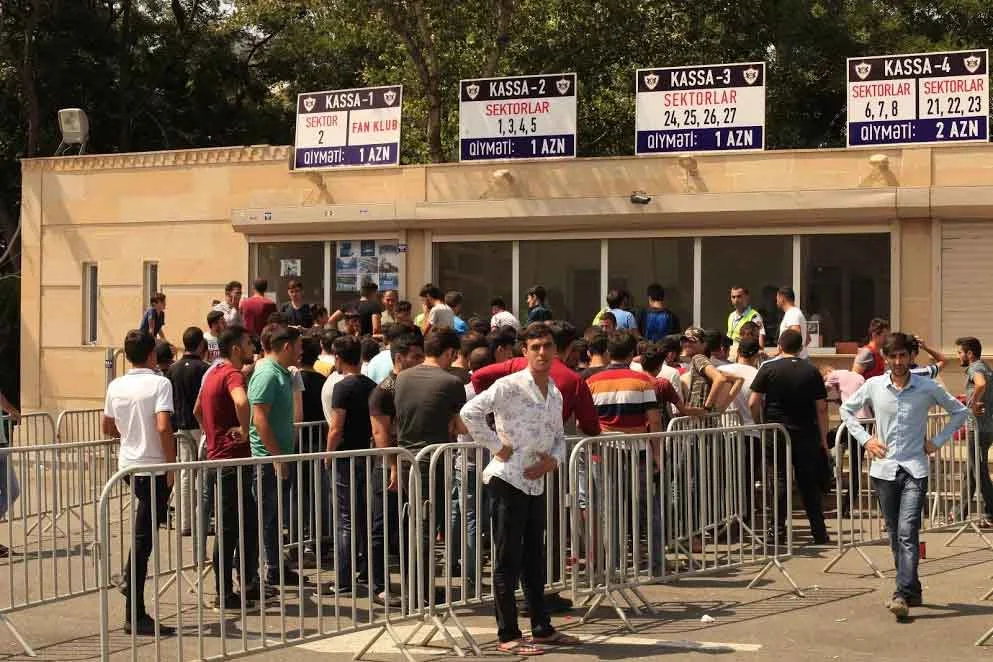 "Qarabağ"ın oyununa bilet satan "Gelandewagen" (REPORTAJ) 