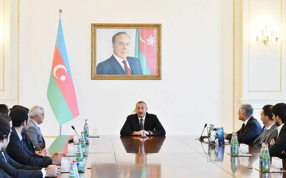 İlham Əliyev “Qarabağ”ın heyətini qəbul etdi - FOTOLAR 