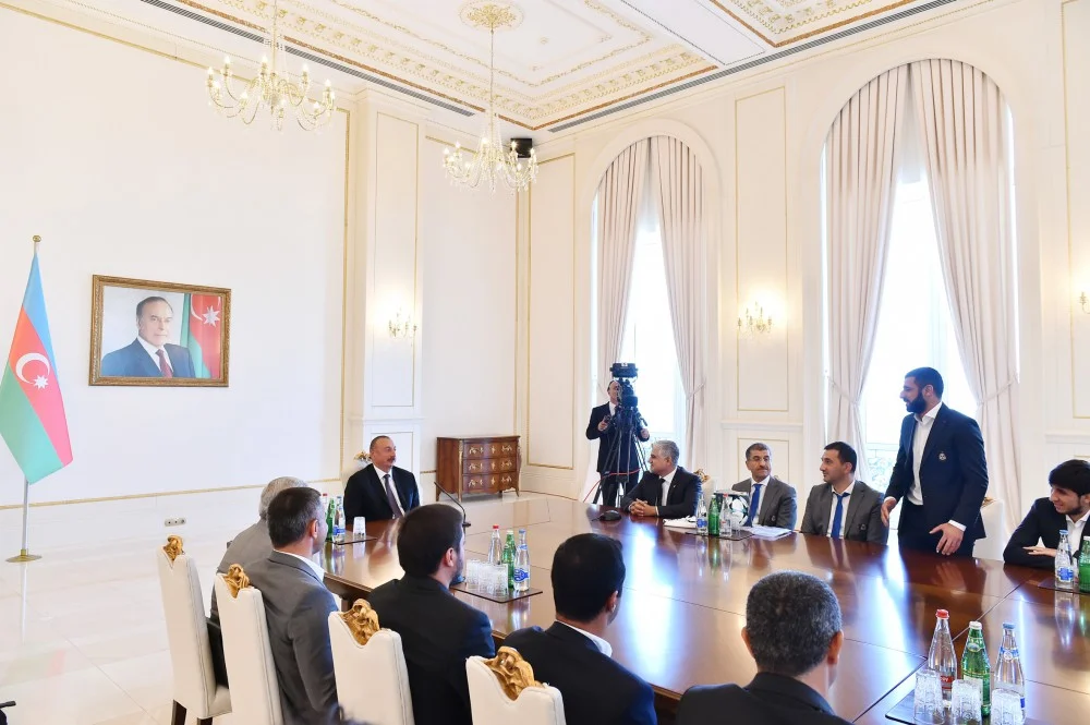 İlham Əliyev “Qarabağ”ın heyətini qəbul etdi - FOTOLAR 