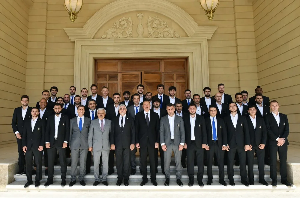 İlham Əliyev “Qarabağ”ın heyətini qəbul etdi - FOTOLAR 