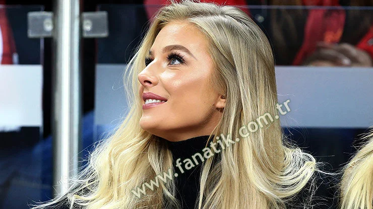 "Qalatasaray"ın matçına damğa vuran gözəl - FOTOLAR 
